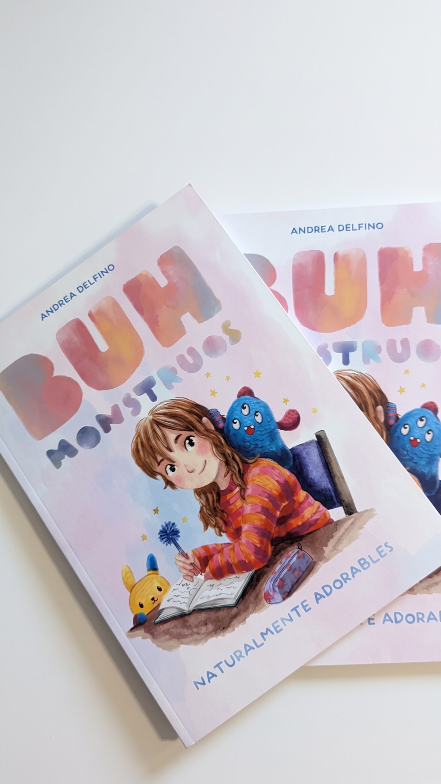 Autora y lectora con Buh Monstruos